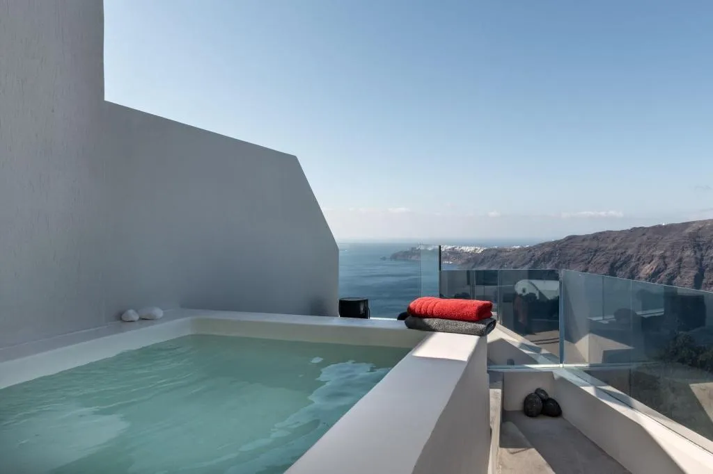 Room, West East Suites, Santorini