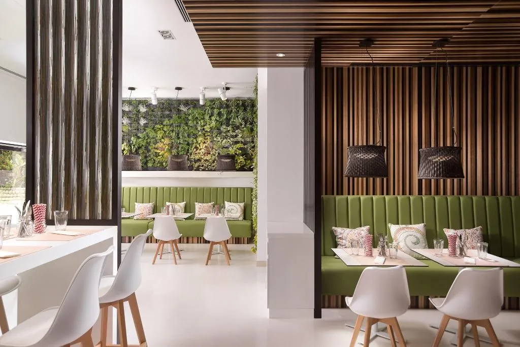Restaurant, Pine Cliffs Village & Golf Suites, Algarve