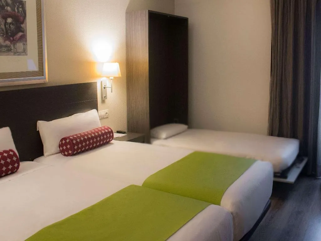 DOUBLE WITH DOUBLE BED Room, Mercure Madrid Centro, Madrid
