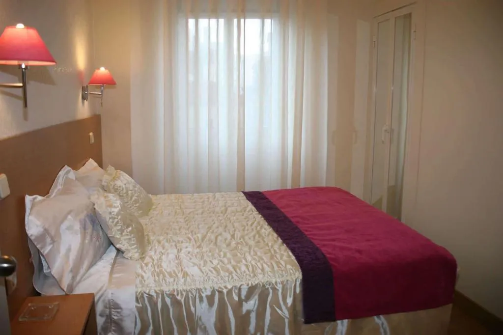 Room, Estrela Dos Anjos, Lisbon