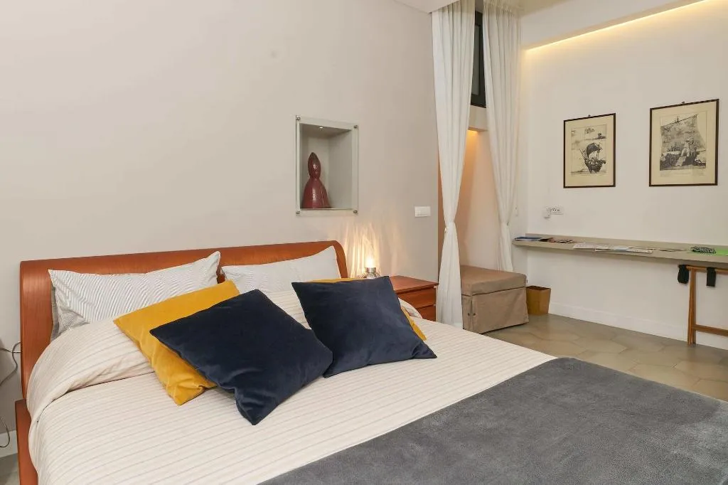 Room, A Casa Del Principe, Naples