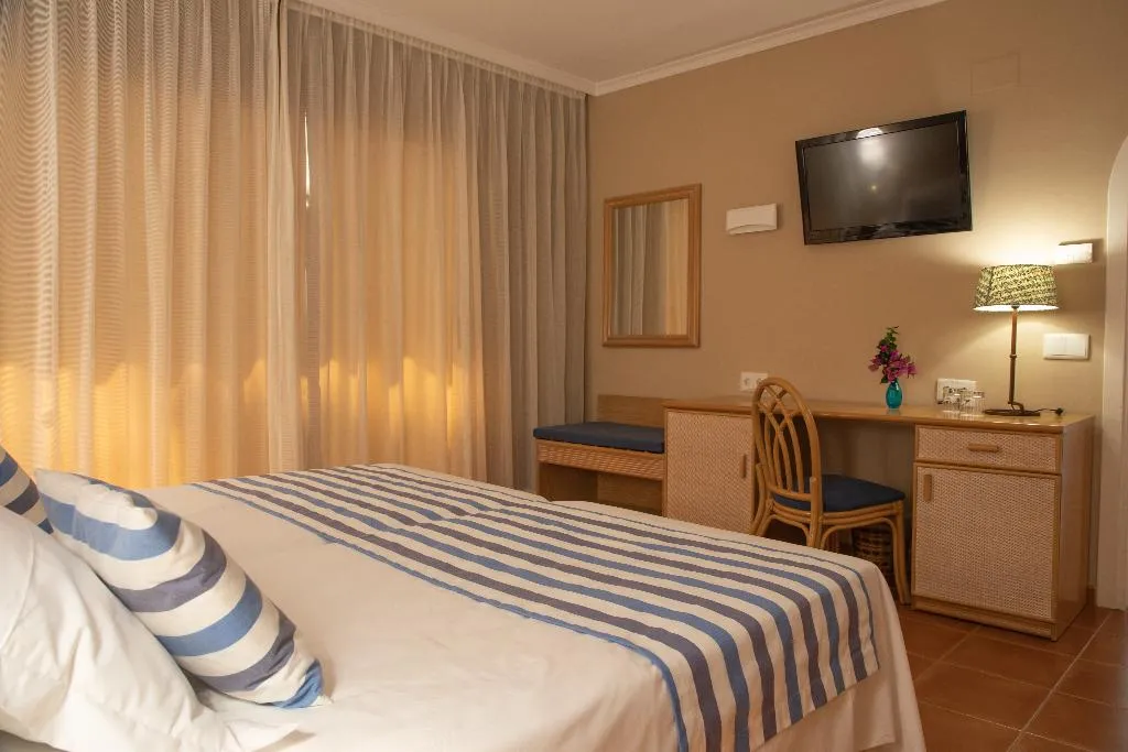 Double or Twin STANDARD Room, DWO Les Palmeres, Costa Brava