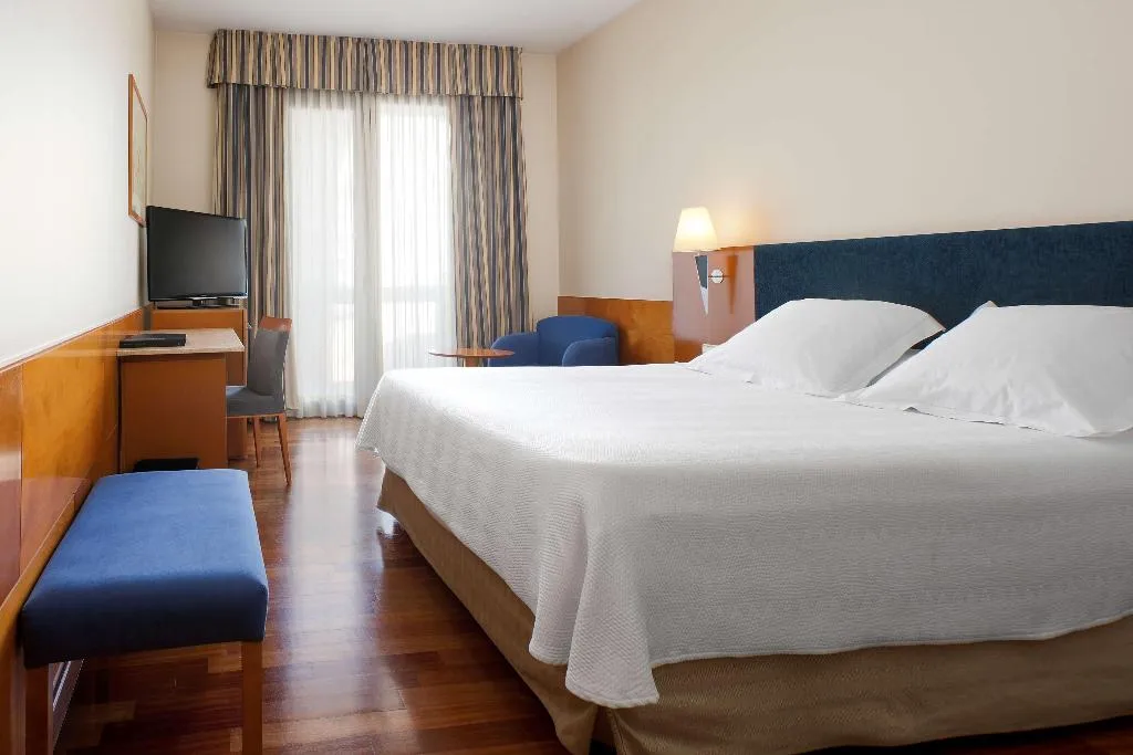Room, NH Castellón Mindoro, Valencia