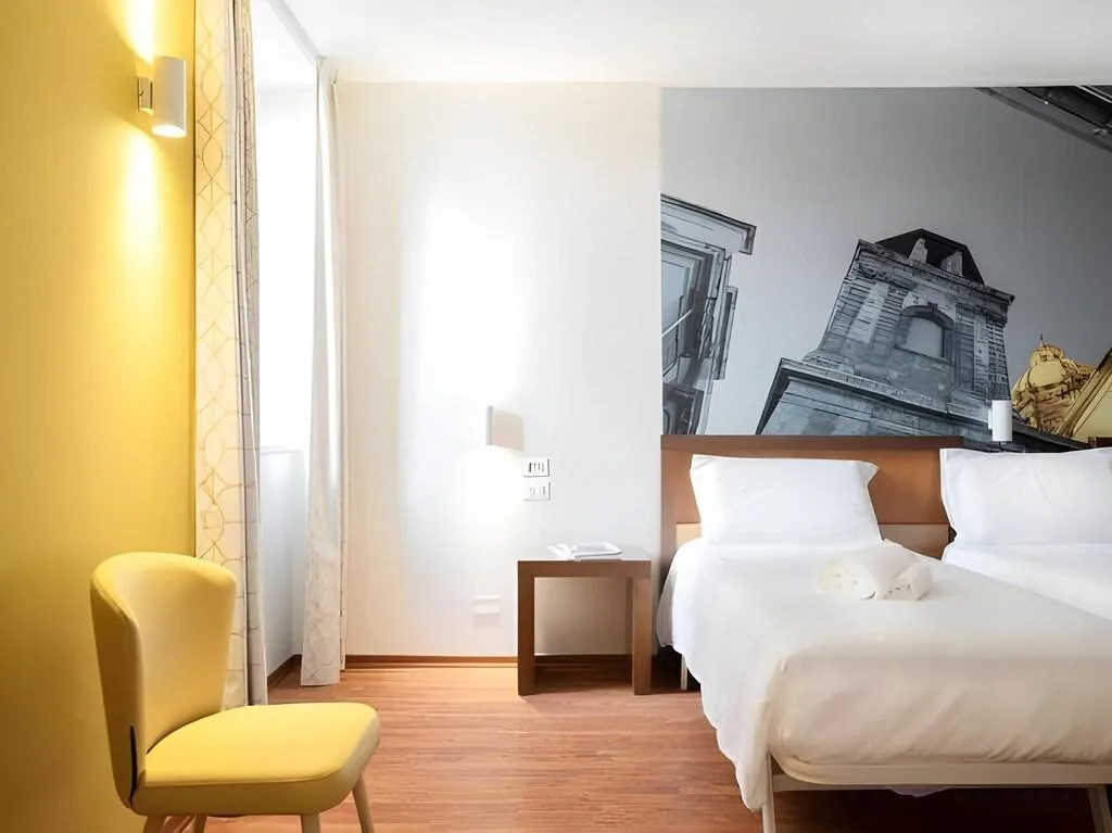 QUADRUPLE ECONOMY Room, Philia, Rome