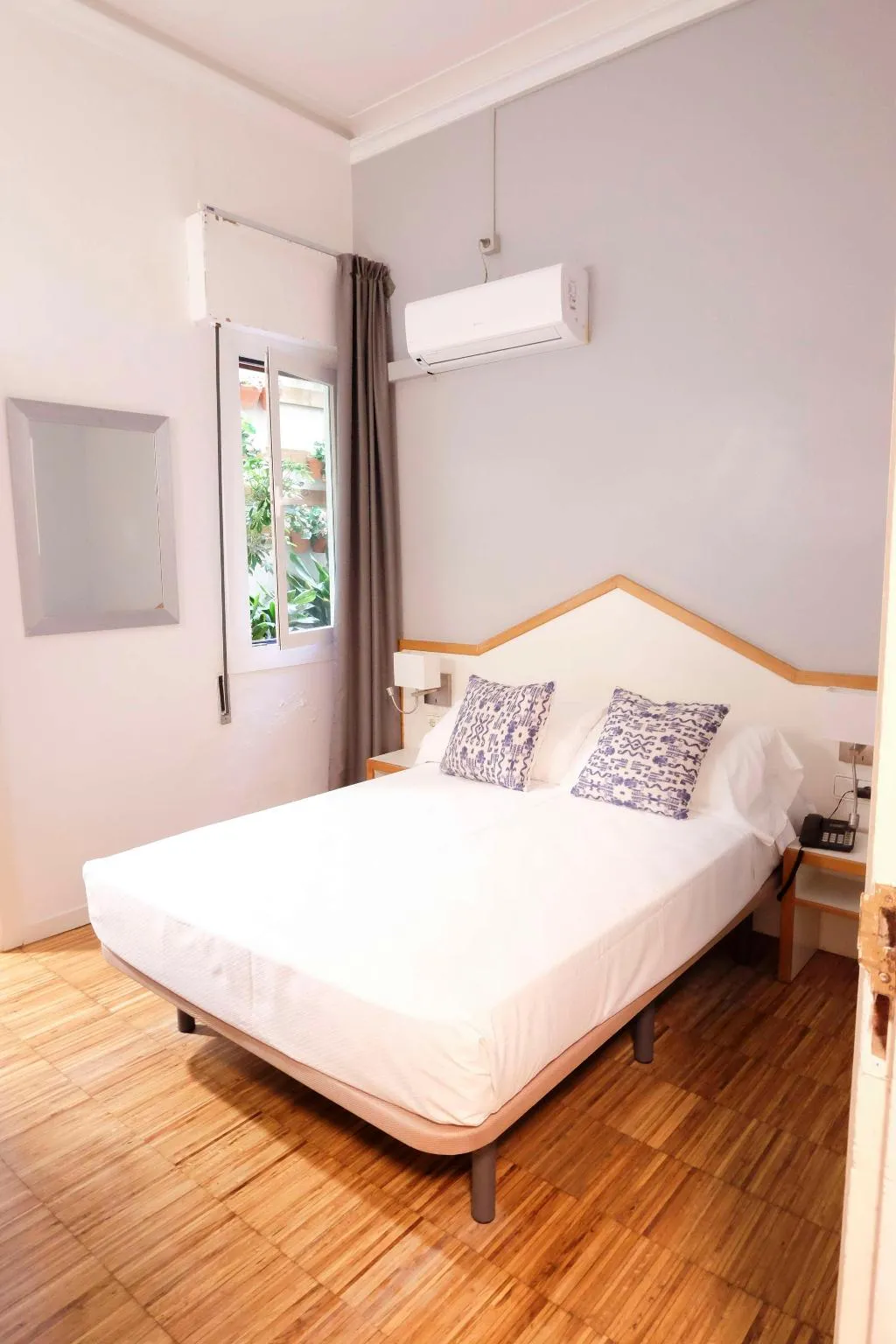 Room, Subur, Costa Brava