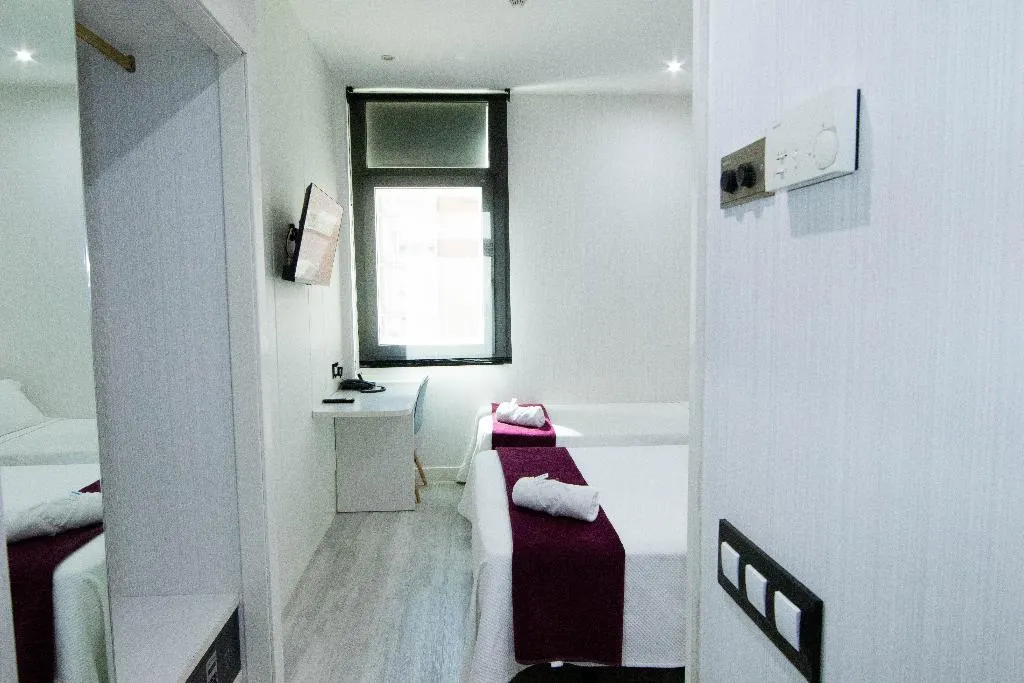 DOUBLE STANDARD Room, Avenida de España, Madrid
