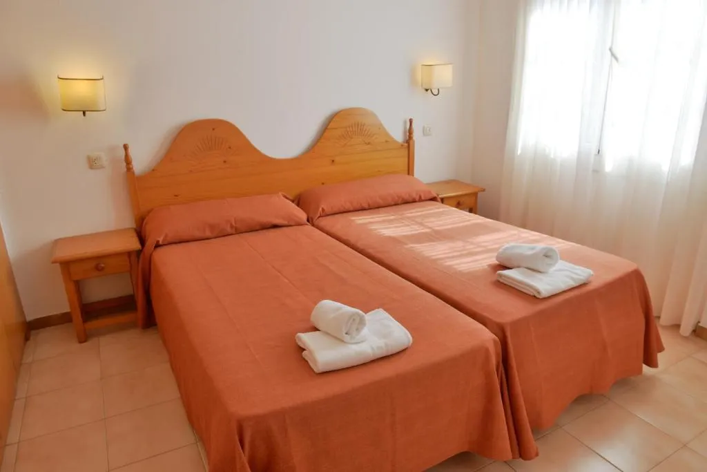 APARTMENT CAPACITY 6 TWO BEDROOMS Room, Comte d'Empuries, Costa Brava