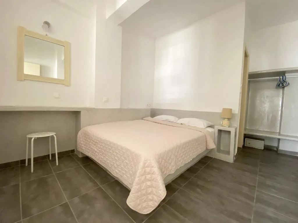 STUDIO CAPACITY 4 Room, Anny Studios Perissa Beach, Santorini