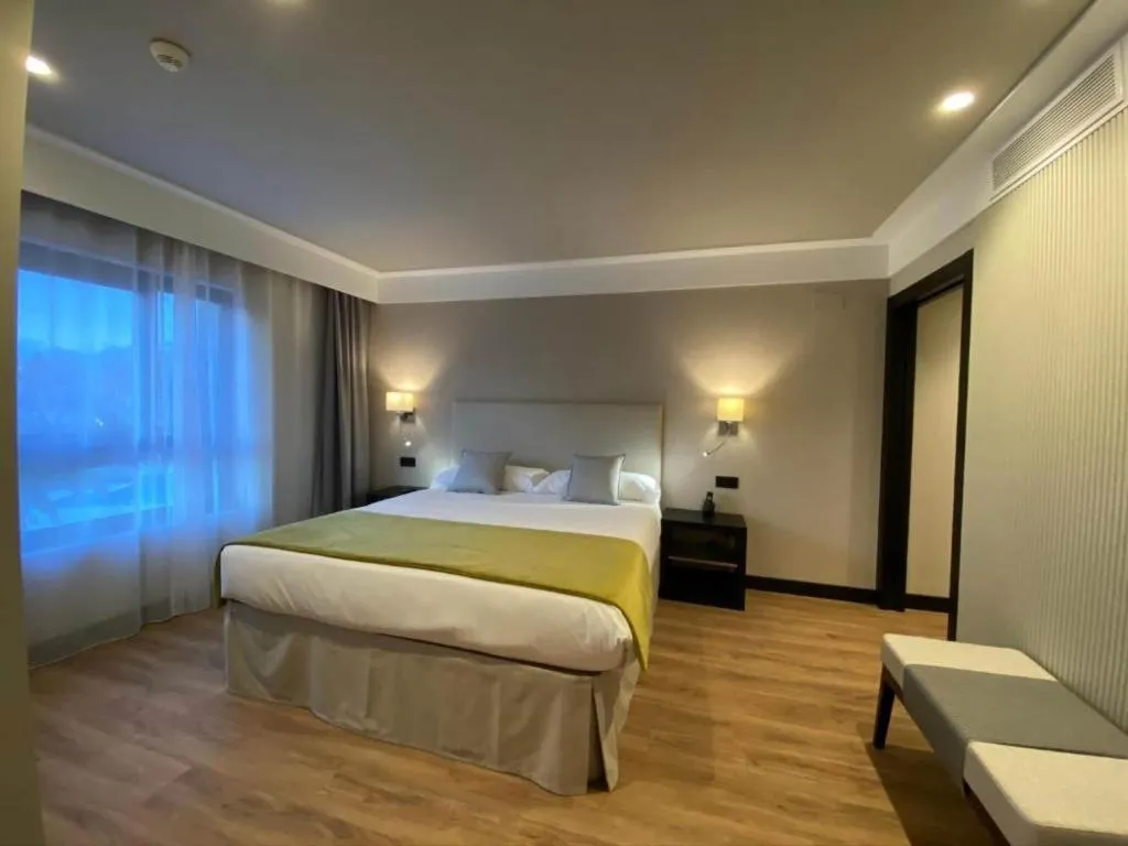 Room, Parque Real, Madrid