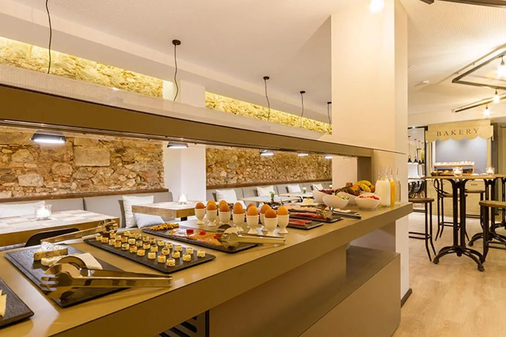 Restaurant, Hotel Well And Come, Barcelona