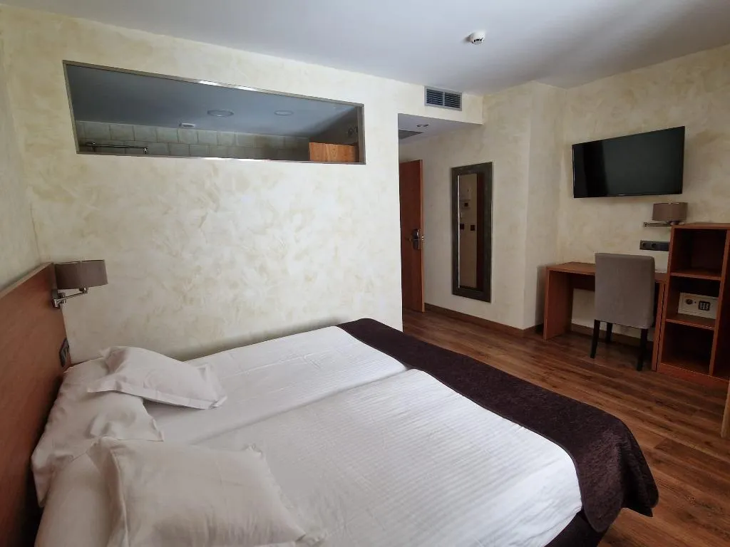 TWIN DELUXE TWO BEDS Room, Las Leyendas, Madrid