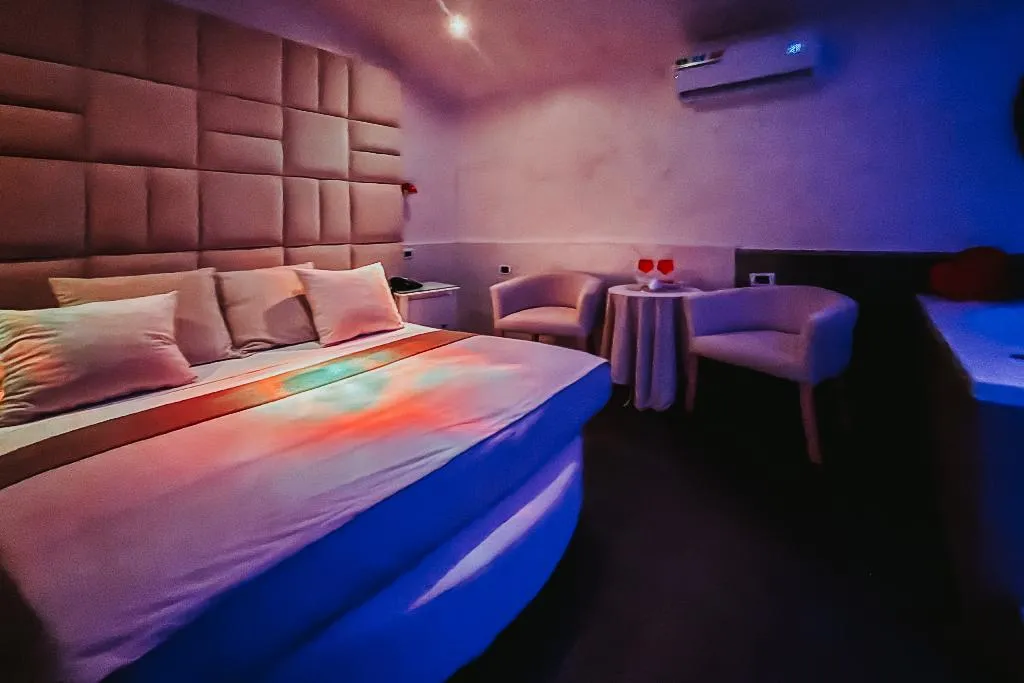 JUNIOR SUITE WITH JACUZZI Room, Bee Queen Hotel, Naples