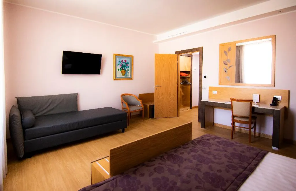 QUADRUPLE WITH VIEWS Room, Giolli Nazionale, Rome