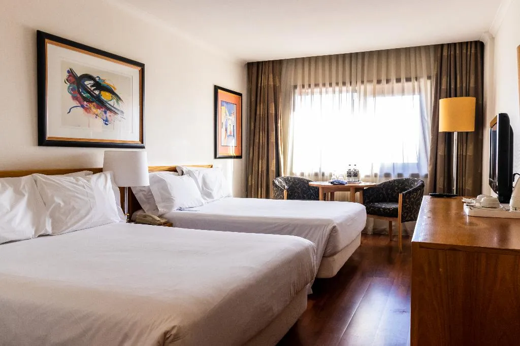 FAMILY ROOM STANDARD Room, Radisson Blu Hotel, Lisbon, Lisbon