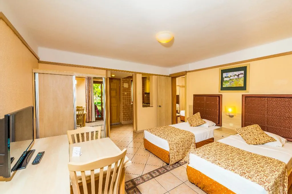 FAMILY ROOM TWO BEDROOMS ONE BATHROOM Room, Vonresort Golden Beach, Antalya