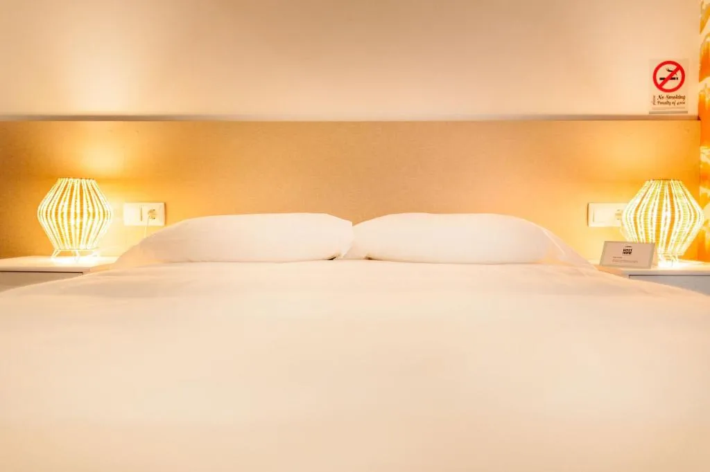 Room, Host & Home, Valencia