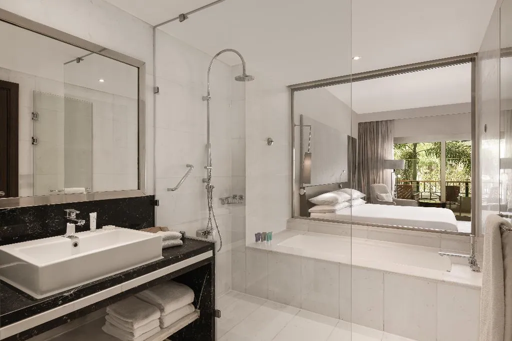 DOUBLE CLUB Room, Dusit Thani LakeView Cairo, Cairo