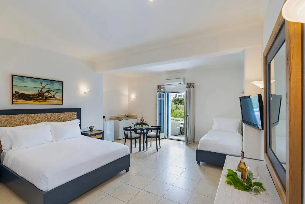 TRIPLE ANNEX Room, Petinos Hotel, Mykonos