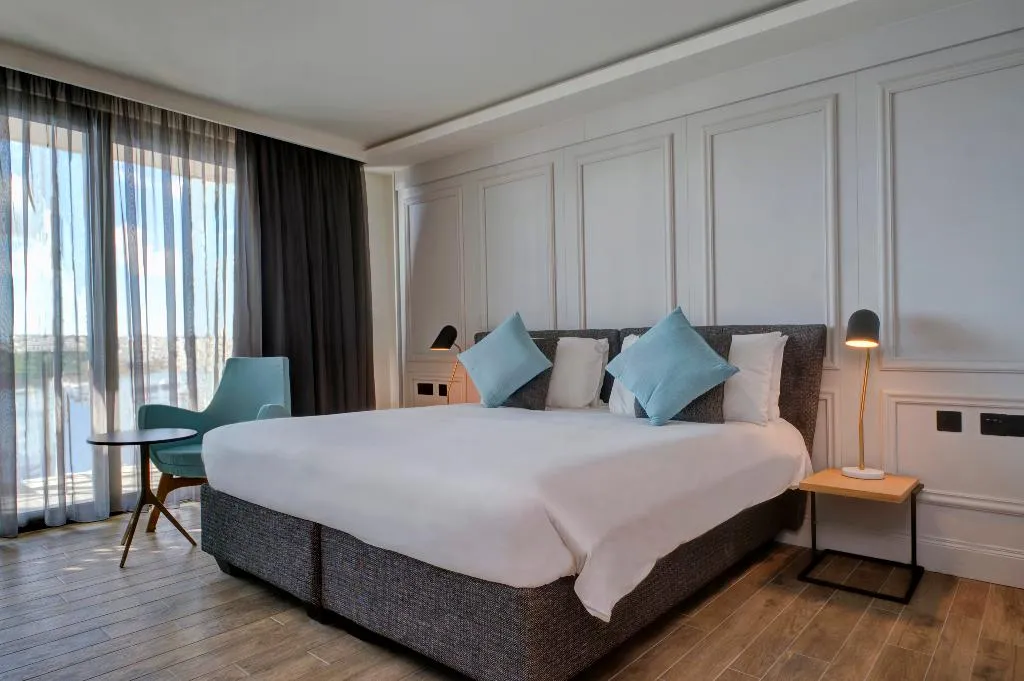 Double or Twin DELUXE SEA VIEW Room, Land's End Boutique Hotel, Malta