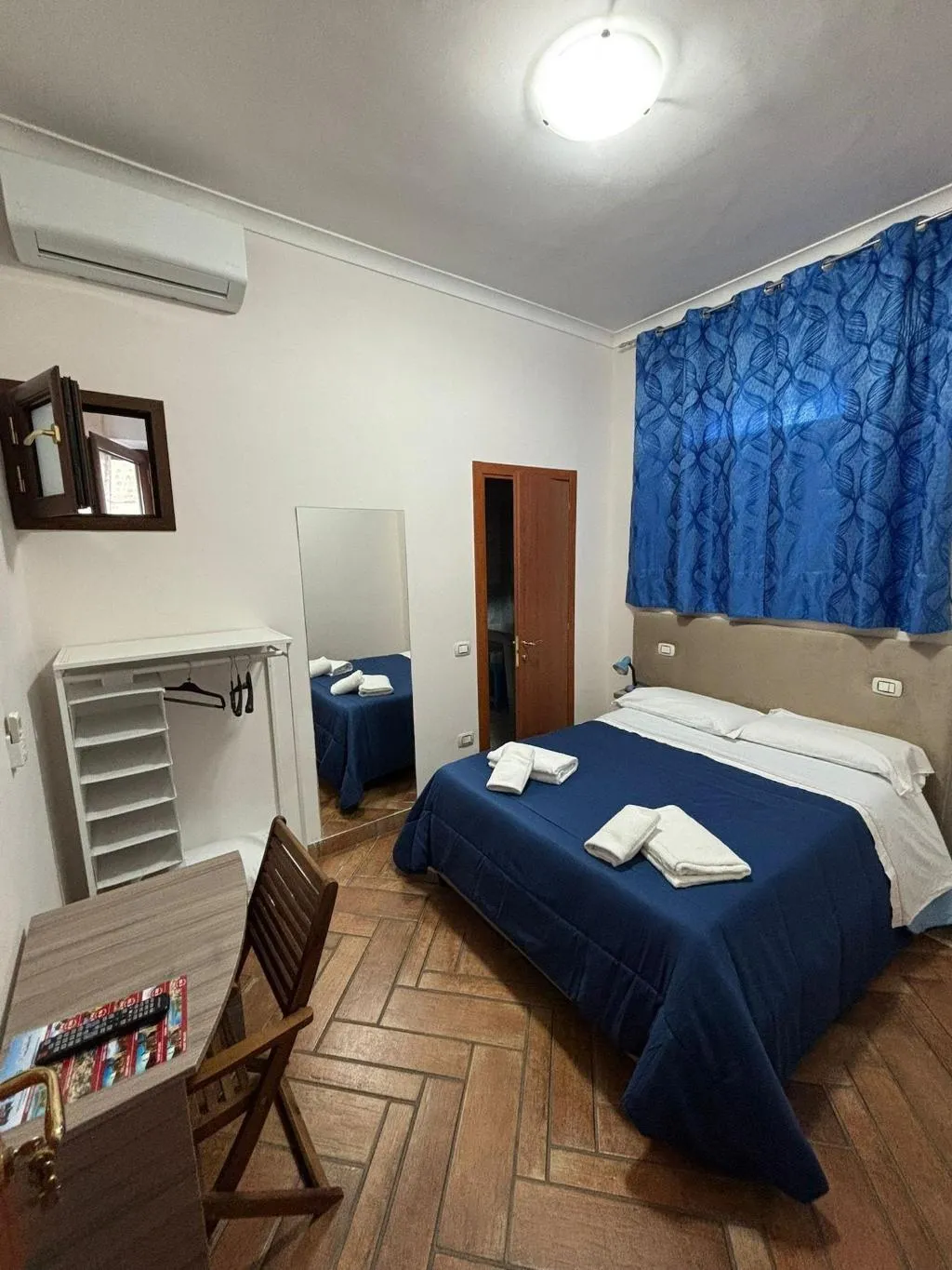 Room, Home To Fly, Naples