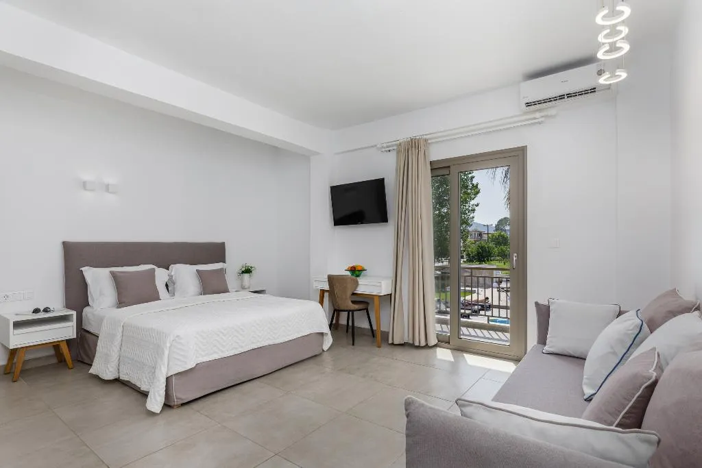 JUNIOR SUITE POOL VIEW Room, Stavros Beach Hotel Resort, Thessaloniki