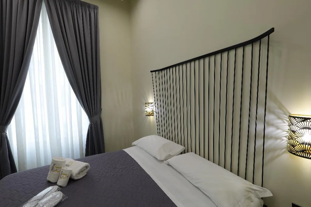 DOUBLE WITH BALCONY Room, Il salotto della regina, Naples