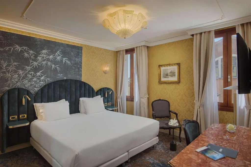 DOUBLE SUPERIOR Room, NH Venezia Santa Lucia, Venice