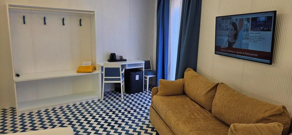 QUADRUPLE KING BED ONE BEDROOM  Room, Hotel Cristina, Naples