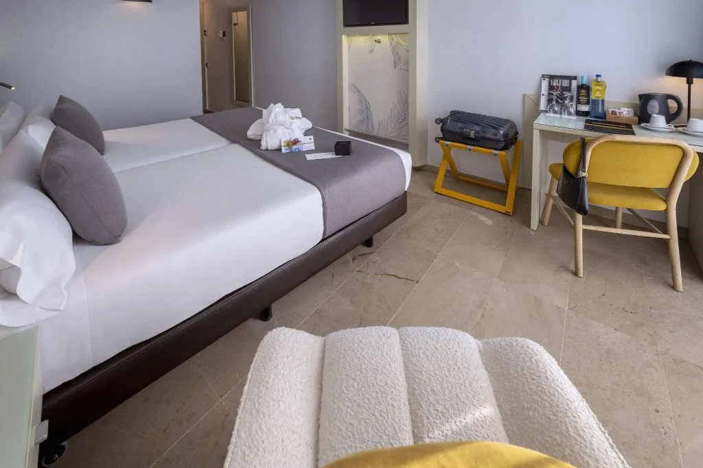 DOUBLE SINGLE USE COMFORT Room, Serhs del Port, Barcelona
