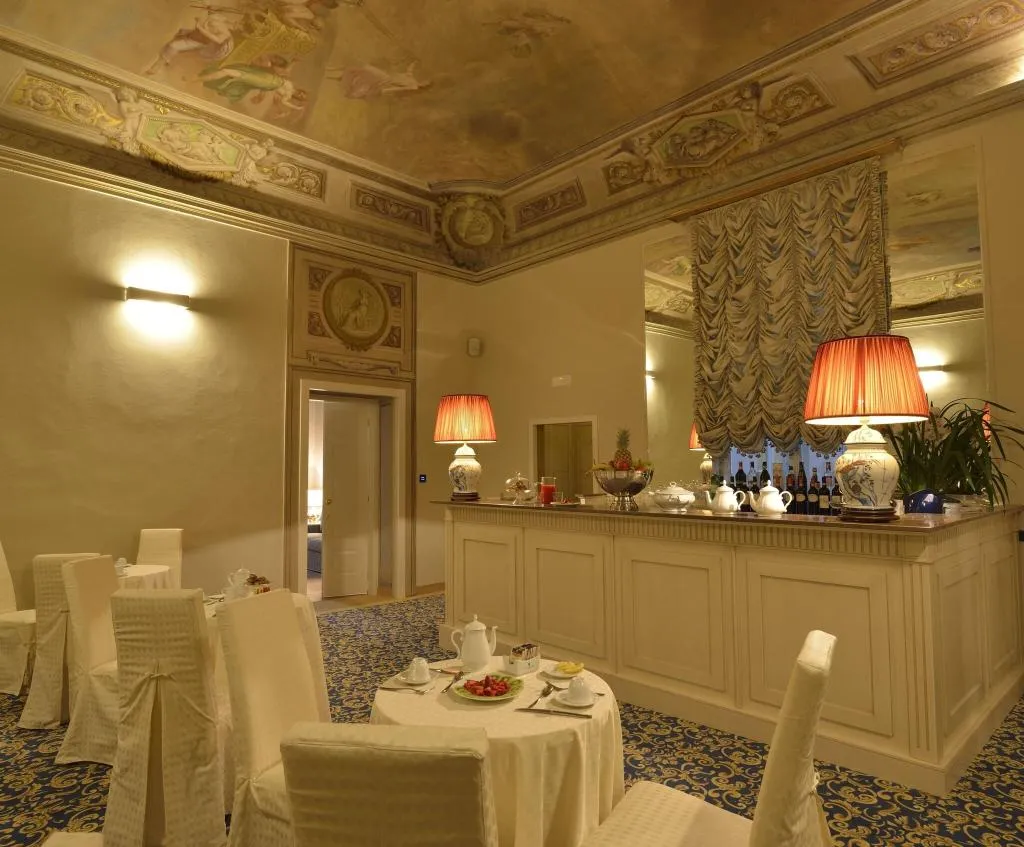 Bar, Palazzo Guicciardini, Florence