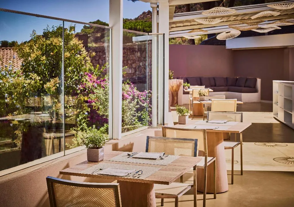 Restaurant, Baia di Chia Resort Sardinia, Curio Collection, Cagliari