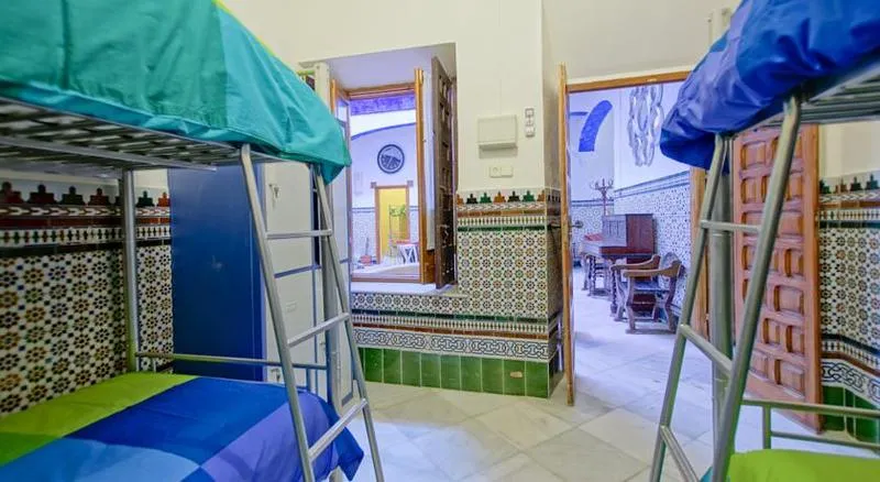 Bed in dormitory CAPACITY 6 WITH SHARED BATHROOM Room, Hostel Trotamundos, Seville