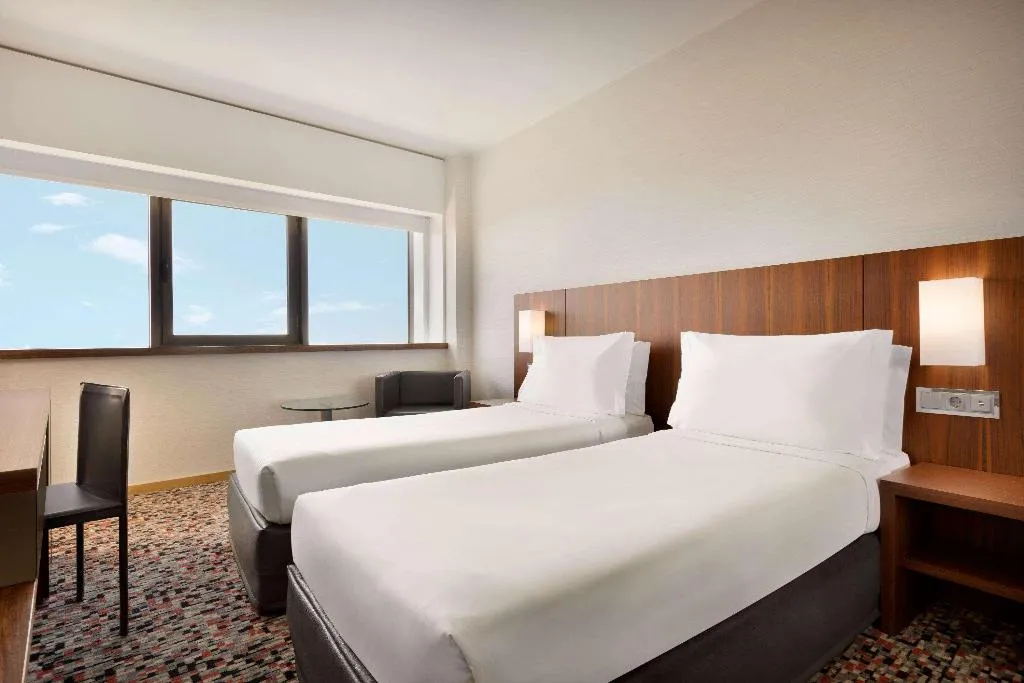 TWIN SUPERIOR RIVER VIEW Room, Ramada by Wyndham Lisbon, Lisbon