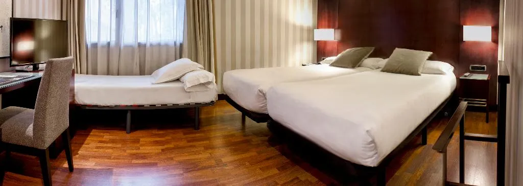 DOUBLE CAPACITY 3 Room, Zenit Barcelona, Barcelona