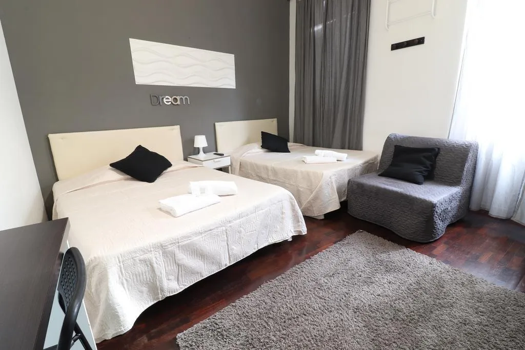 Room, Guest House Minas, Milan