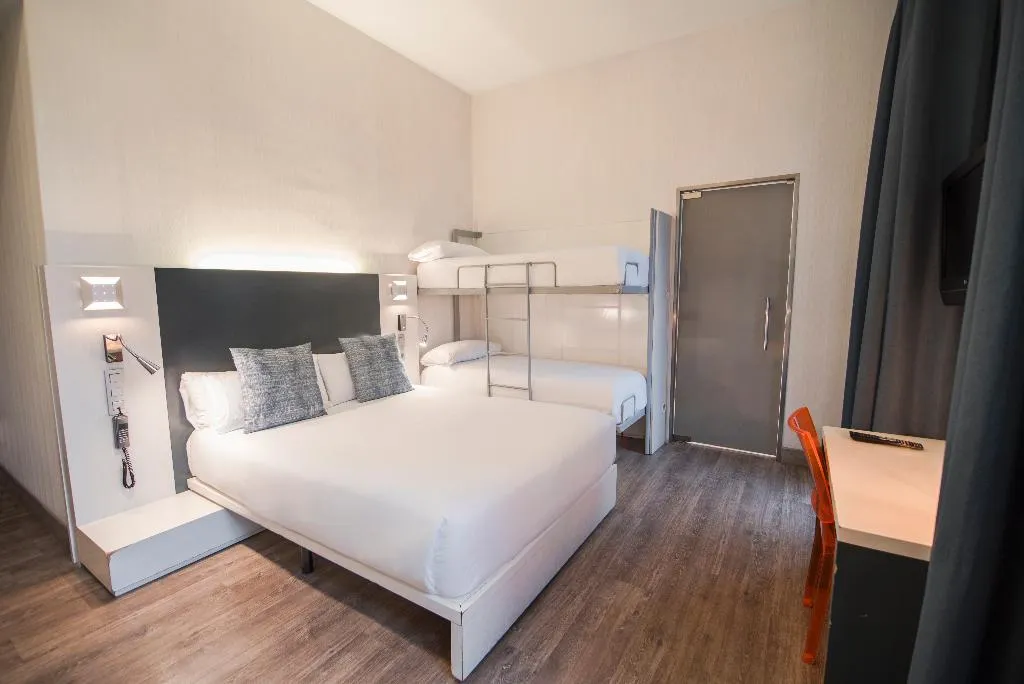 QUADRUPLE STANDARD Room, Petit Palace Canalejas, Seville