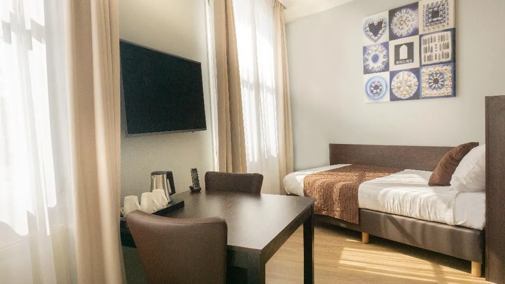 TRIPLE CANAL VIEW Room, Hotel Nes, Amsterdam