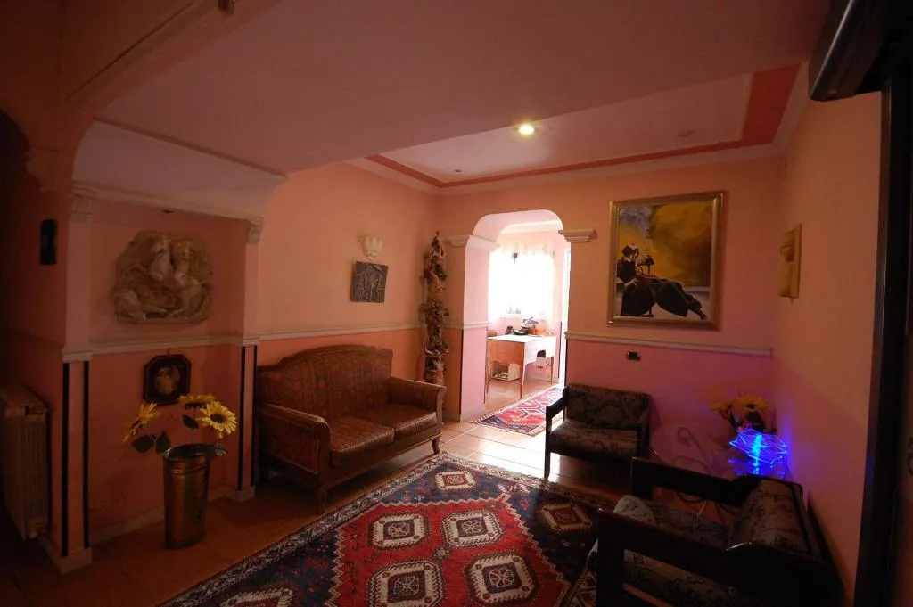 Lobby, Alexis, Rome