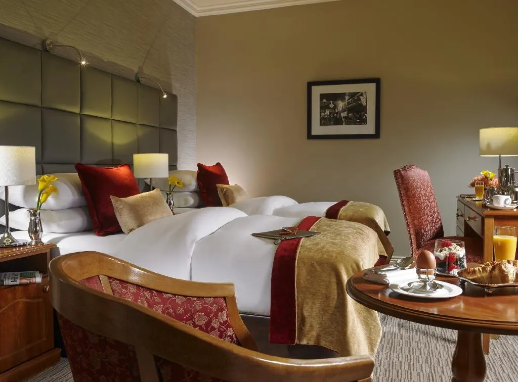 TWIN STANDARD Room, Buswells Hotel, Dublin