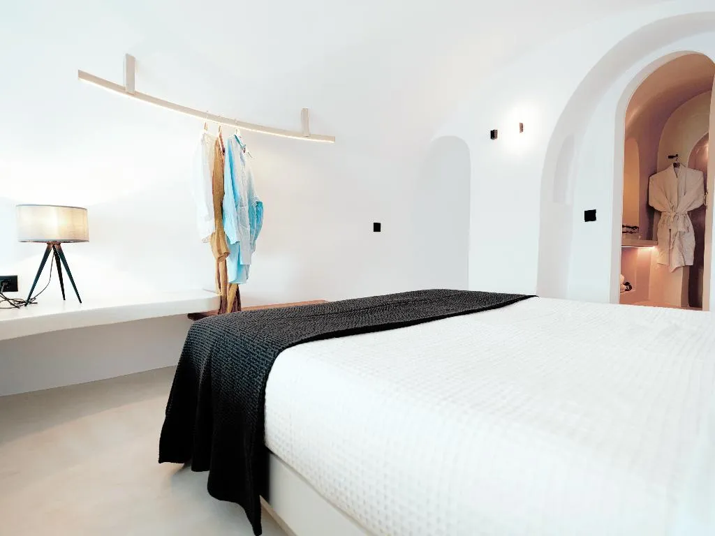 DOUBLE WITH JACUZZI Room, IKIES Santorini, Santorini