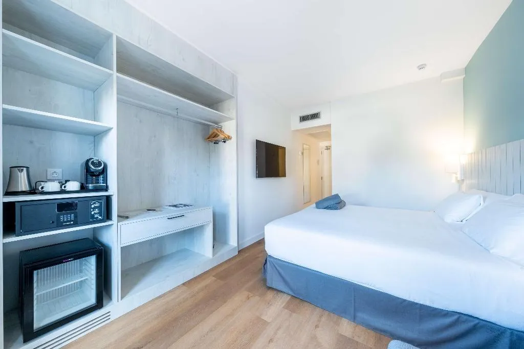 DOUBLE SUPERIOR Room, Barcelo Ponent Beach, Majorca