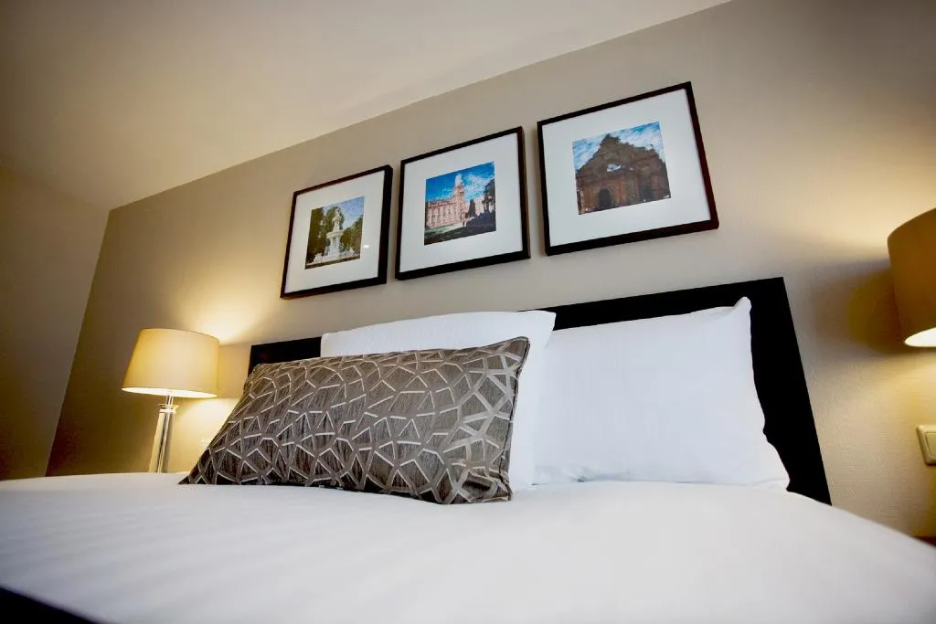 SUITE KING SIZE BED Room, Clayton Dublin Airport, Dublin