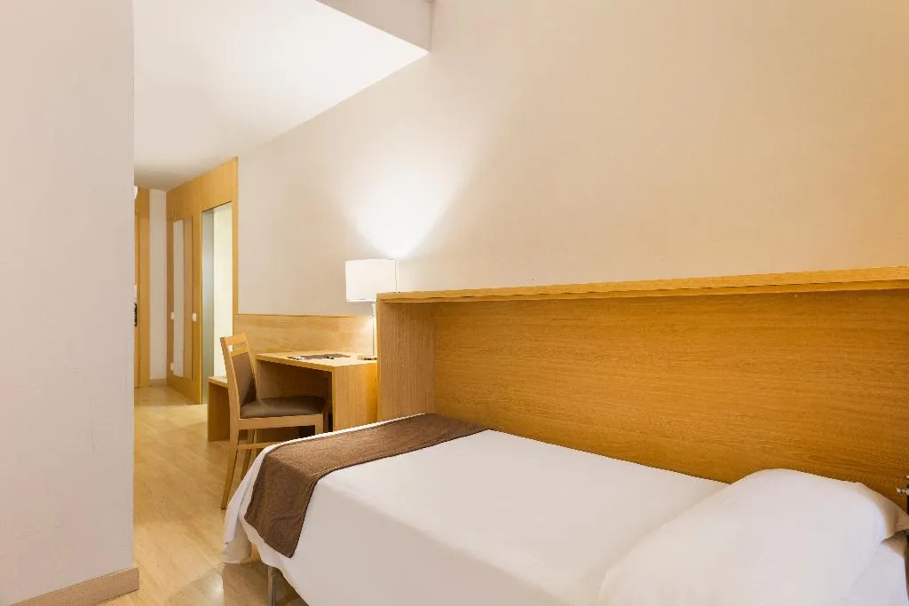 TRIPLE STANDARD Room, Acta Azul, Barcelona