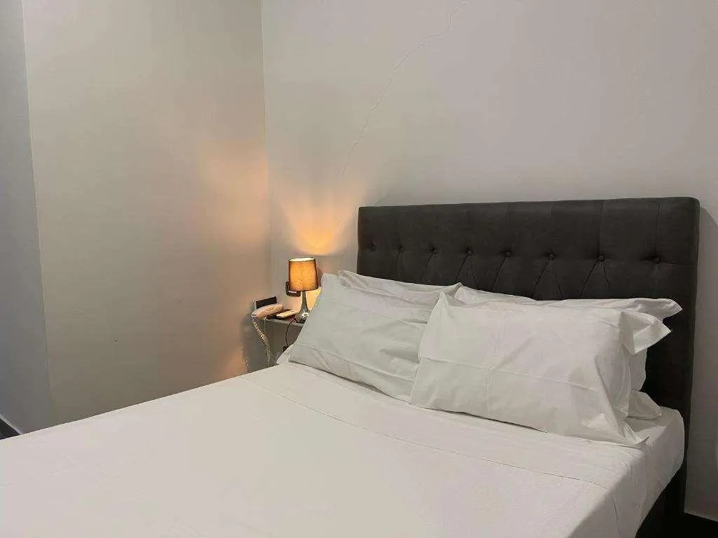 Room, Borbone Di Napoli, Naples