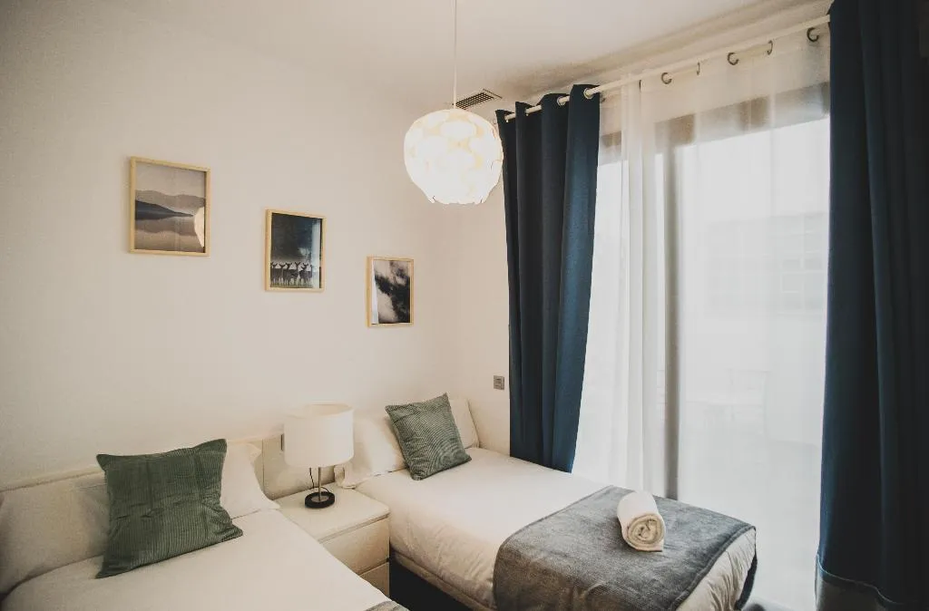 APARTMENT TWO BEDROOMS Room, azz Apartamentos Torre de la Plata, Seville