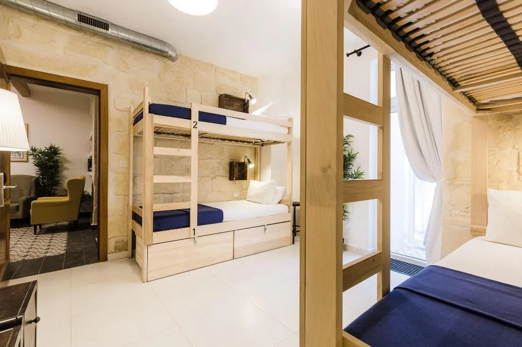 Room, Two Pillows Boutique Hostel, Malta