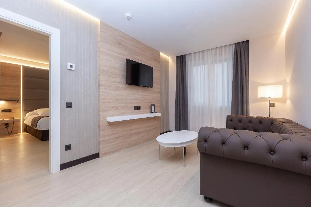 JUNIOR SUITE STANDARD Room, Liabeny, Madrid