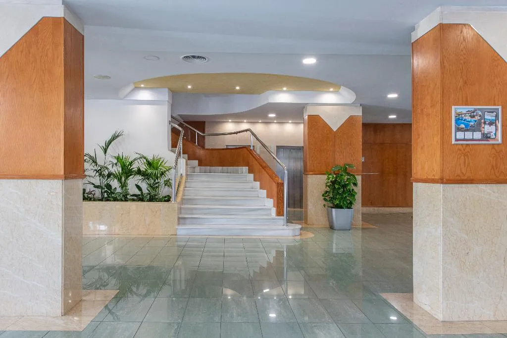 Lobby, Obelisco, Majorca