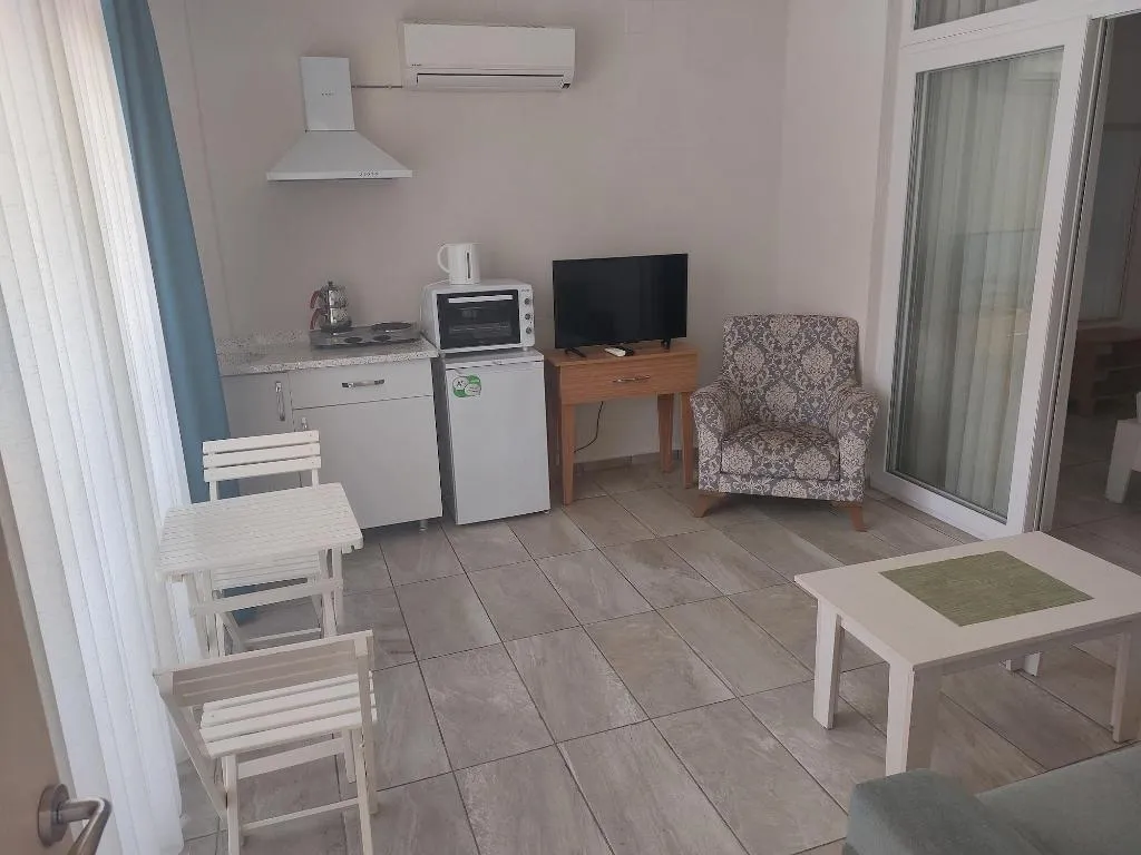Room, Grandma's Garden, Dalaman