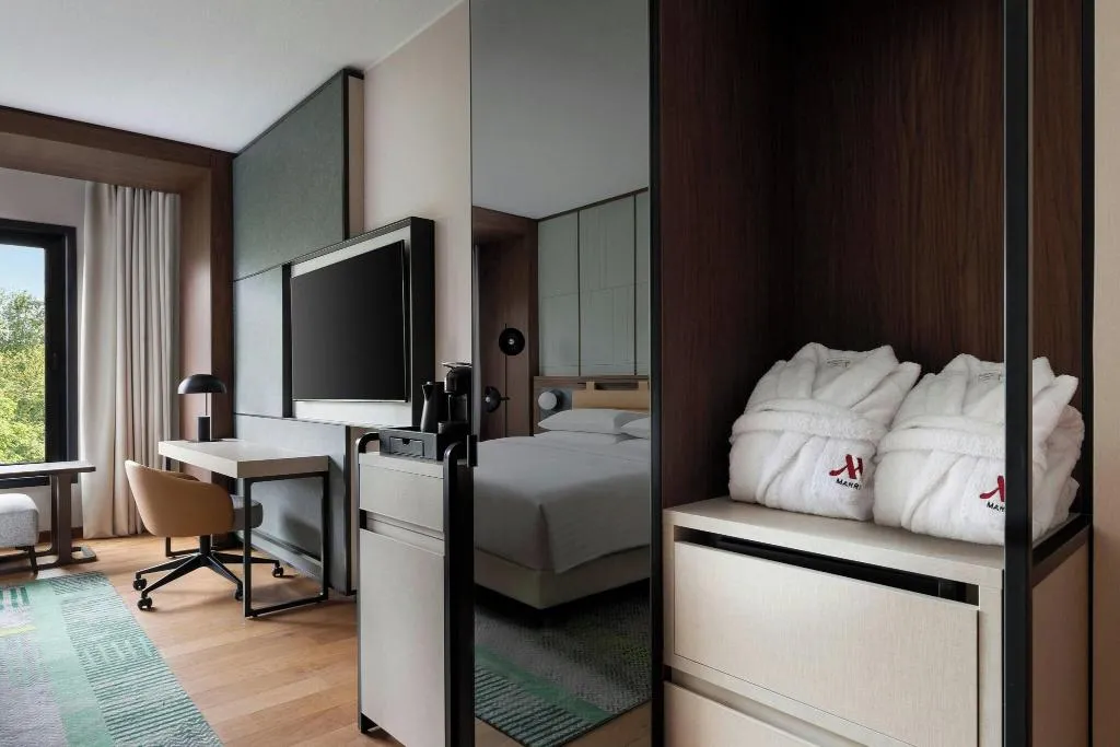 DOUBLE EXECUTIVE KING BED Room, Marriott Hotel Milan, Milan